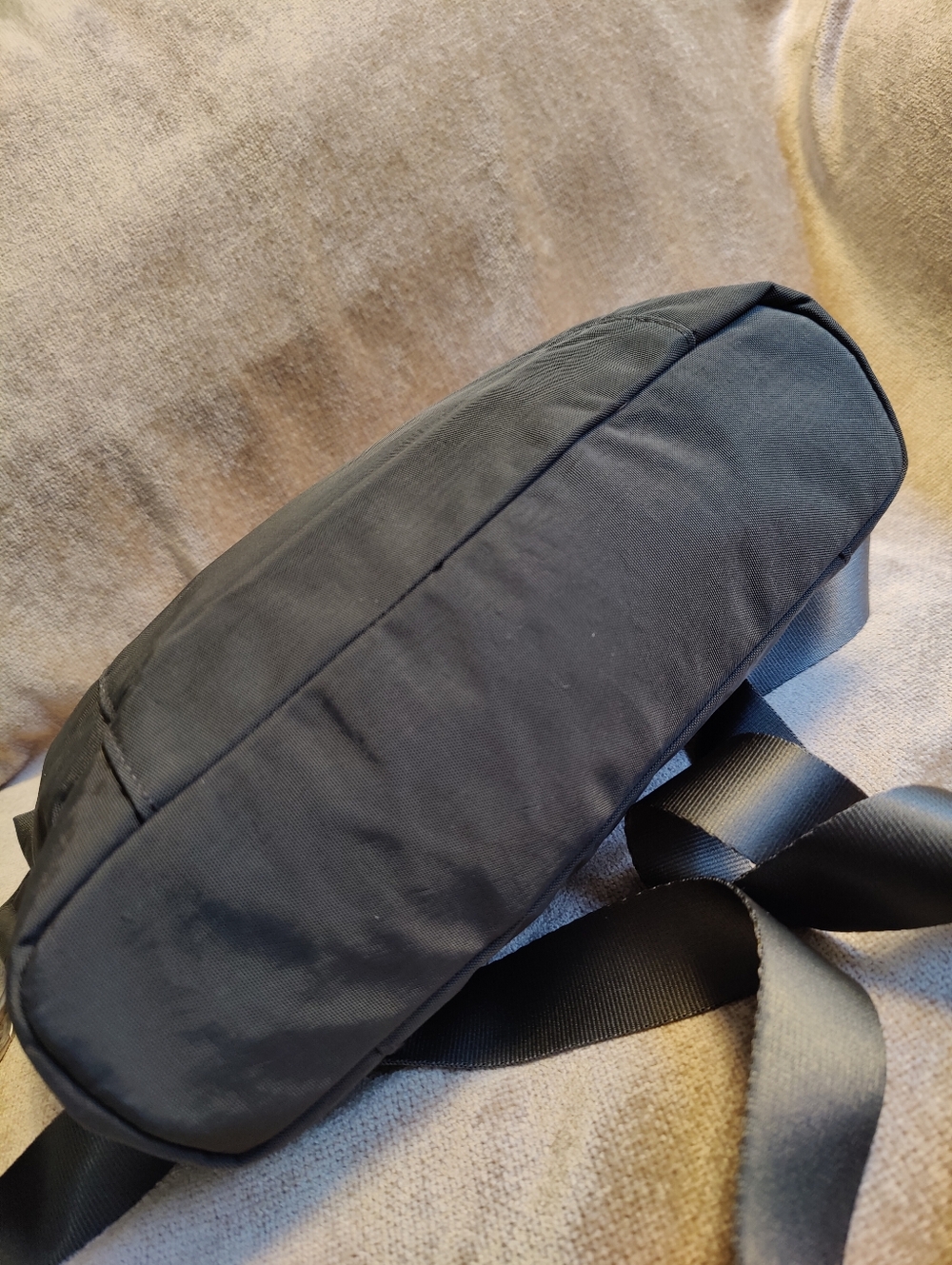 New 🆕 Baggallini Zurich Medium Hobo Crossbody Bag In Cement Grey - Picture 8 of 12
